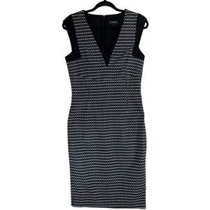 le chateau sleeveless Elegant Blk and Wht fitted geo Pattern Dress size small